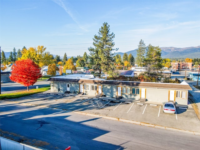 view of front of home featuring a mountain view