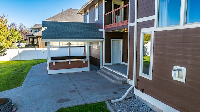 exterior space featuring a balcony