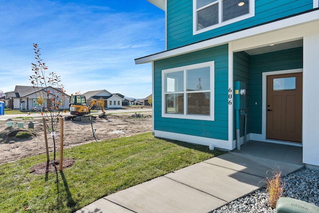 view of yard featuring a residential view