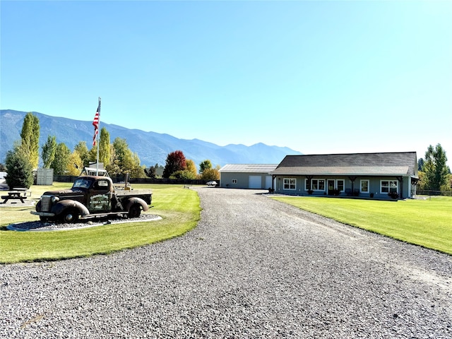 view of front of home featuring a mountain view and a front lawn