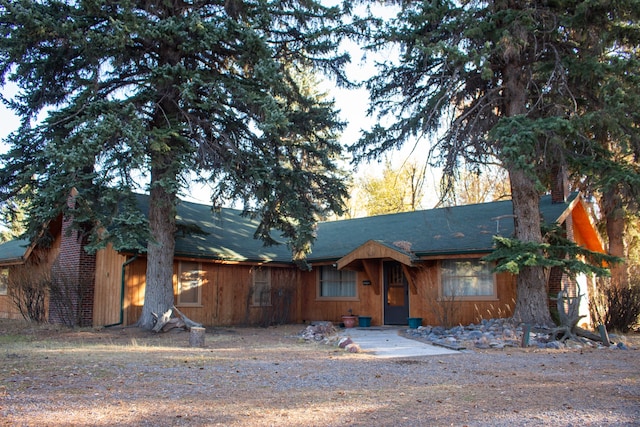 view of front of property