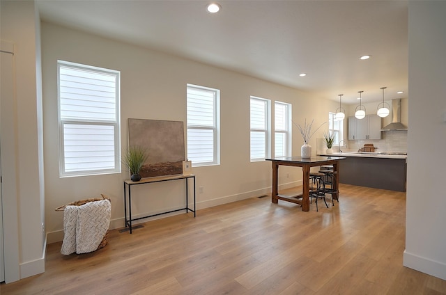 dining area with sink and light hardwood / wood-style floors