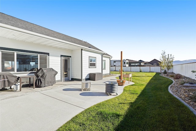 view of yard featuring a patio