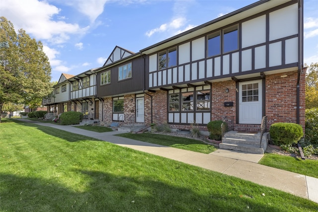 view of front of property with a front yard