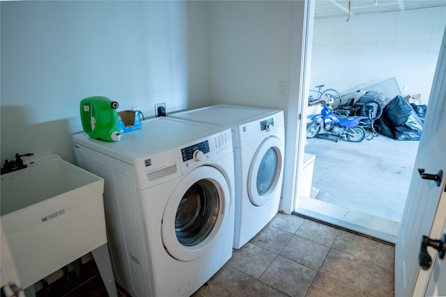 laundry room with tile patterned flooring, independent washer and dryer, and sink