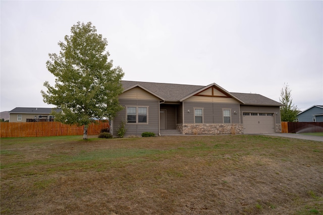 view of front of home featuring a front yard and a garage