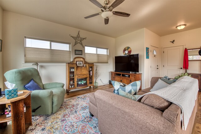 living room featuring light hardwood / wood-style floors and ceiling fan