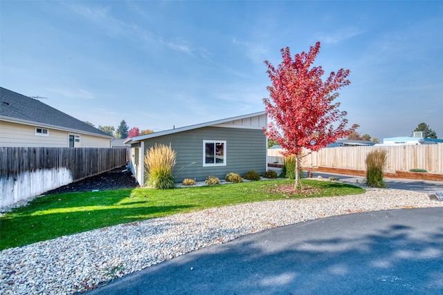 view of side of property featuring a lawn