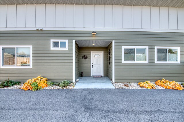 view of property entrance