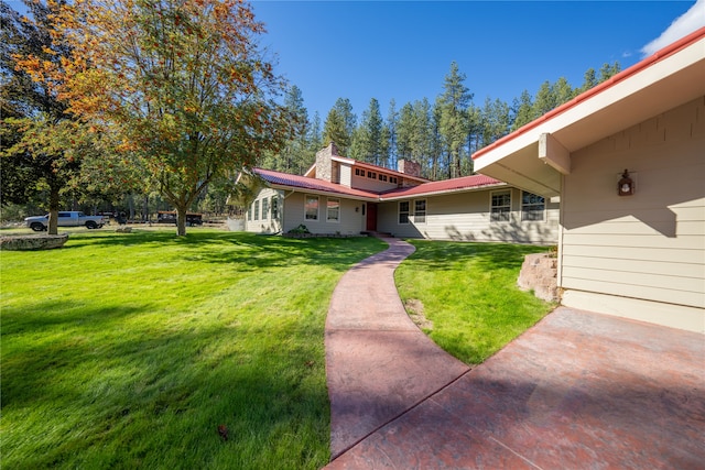 view of front of home with a front lawn