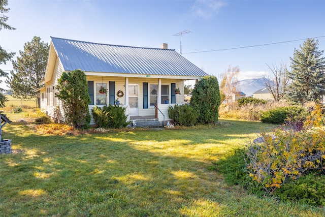 view of front of house featuring a front lawn and covered porch