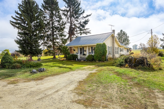 view of front of property with a front lawn