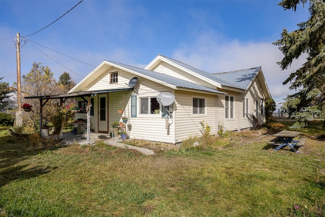 view of front of house with a front yard and a patio area