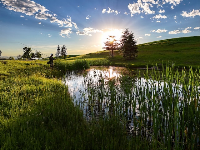 water view featuring a rural view