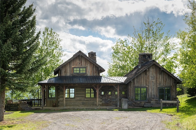 view of front of house with a porch and a front lawn