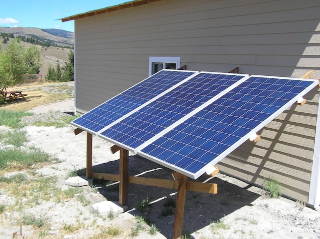 exterior details featuring a mountain view