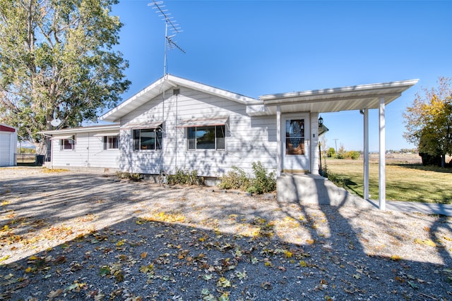 view of front of property featuring a carport