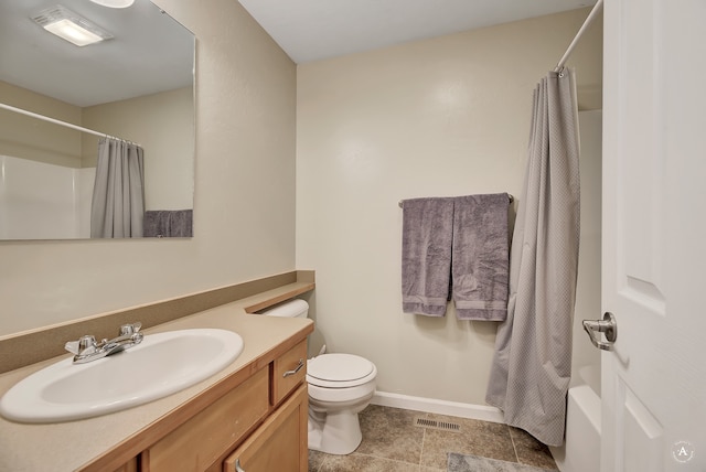 full bathroom with toilet, vanity, and shower / tub combo