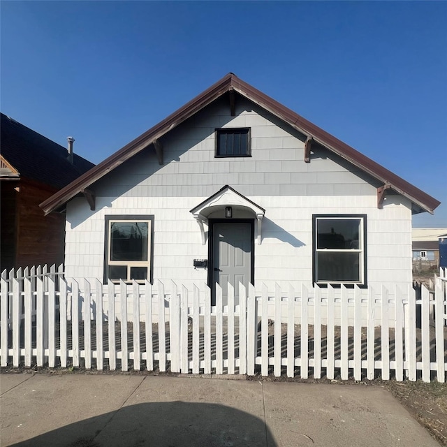 416 2nd St, Deer Lodge, MT 59722 - view of front of home featuring a fenced front yard