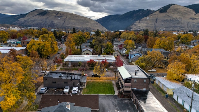 bird's eye view featuring a mountain view