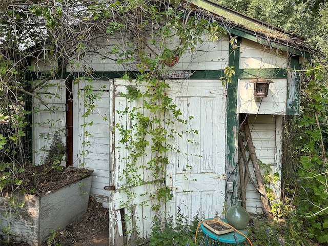 view of outbuilding