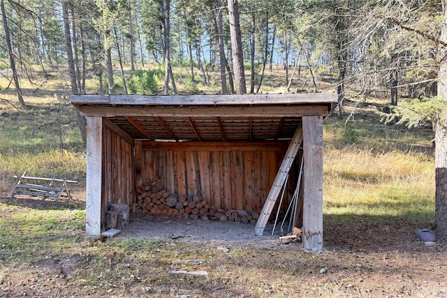 view of outbuilding