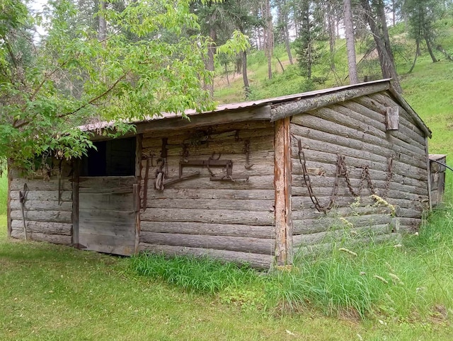 view of outbuilding