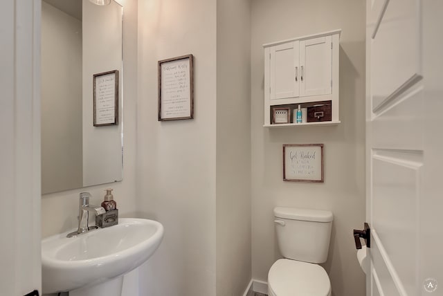 bathroom featuring sink and toilet