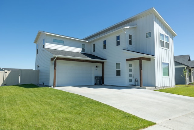 view of front of house with a front lawn