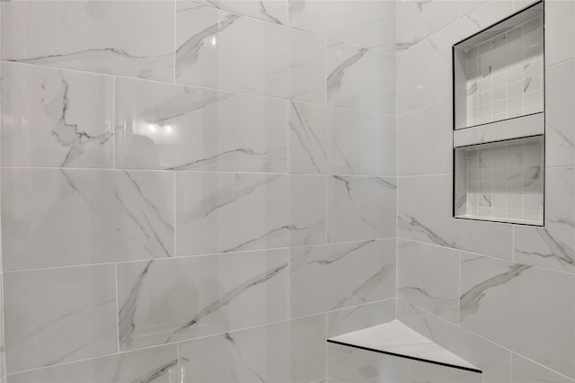 bathroom featuring a tile shower