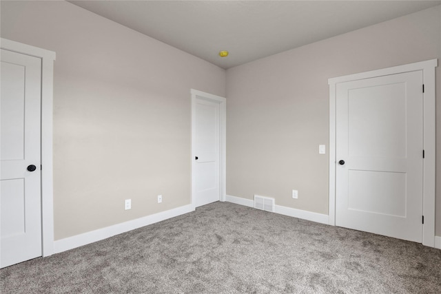 unfurnished room featuring carpet