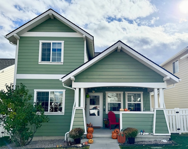 view of front of property featuring covered porch