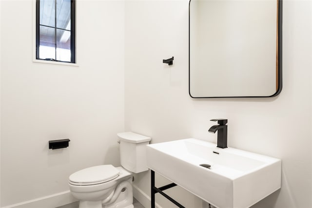 bathroom featuring toilet and sink