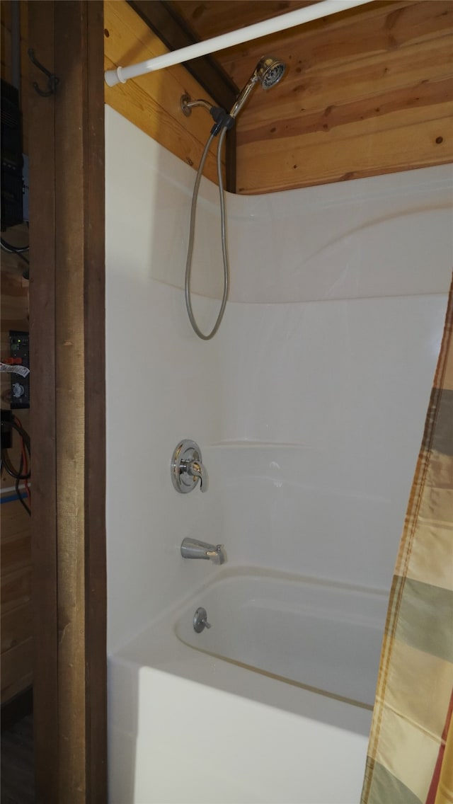 bathroom with shower / tub combination