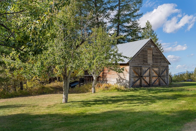 view of outdoor structure with a yard