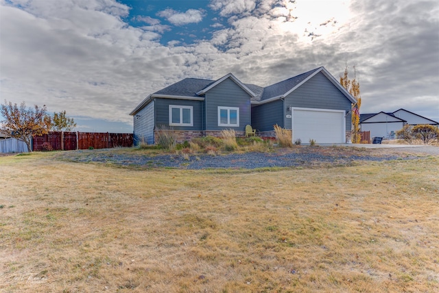 view of front of home featuring a front yard and a garage