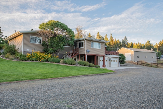 view of front of home featuring a front yard and a garage