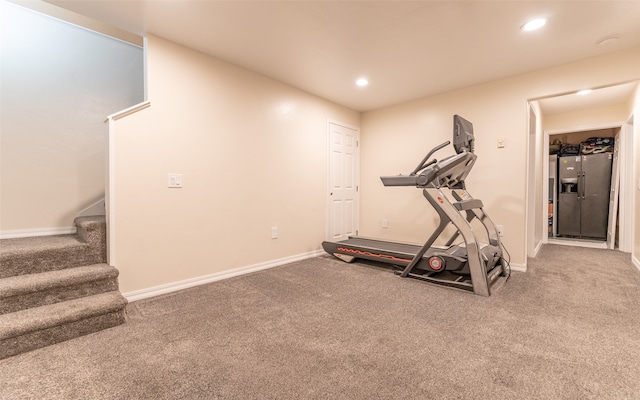 workout room with carpet flooring