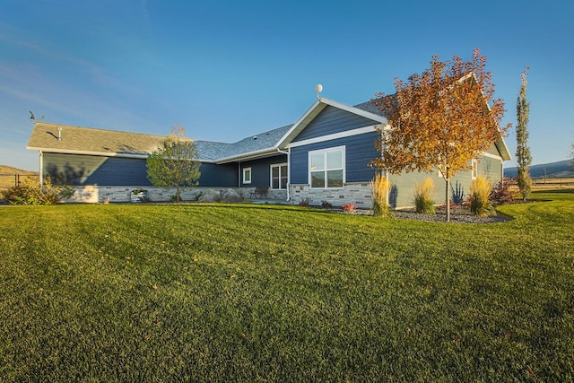 single story home with a front yard