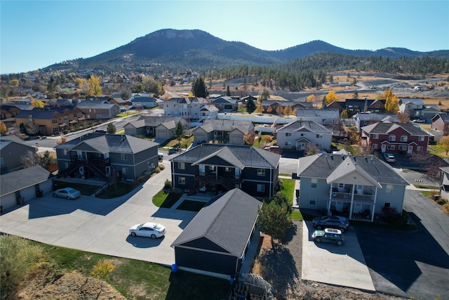 bird's eye view with a mountain view