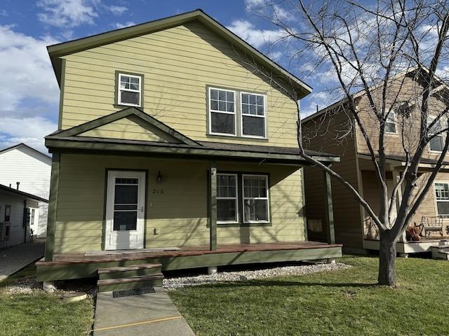 view of front of home featuring a porch and a front yard