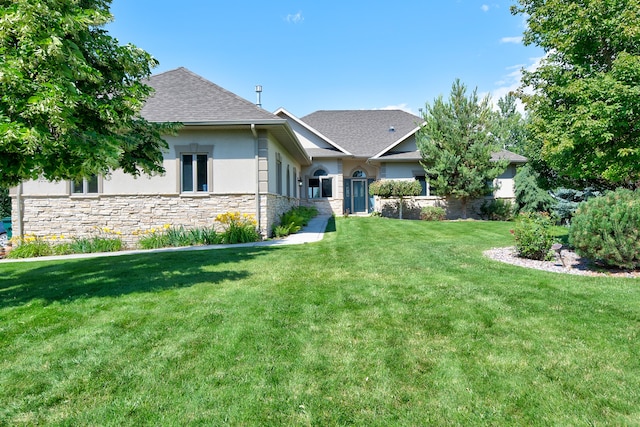 view of front of property with a front yard