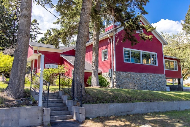 381 Lakeside Blvd, Lakeside, MT 59922 - view of front facade with a front yard