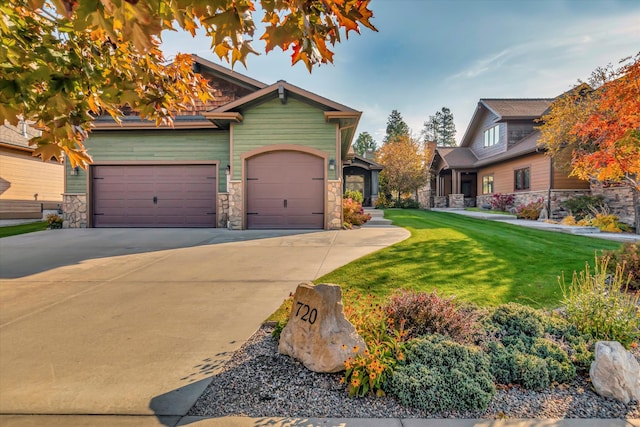 craftsman inspired home featuring a front lawn and a garage