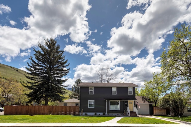 view of front of house with a front yard