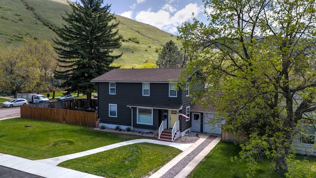 view of front facade with a mountain view and a front yard