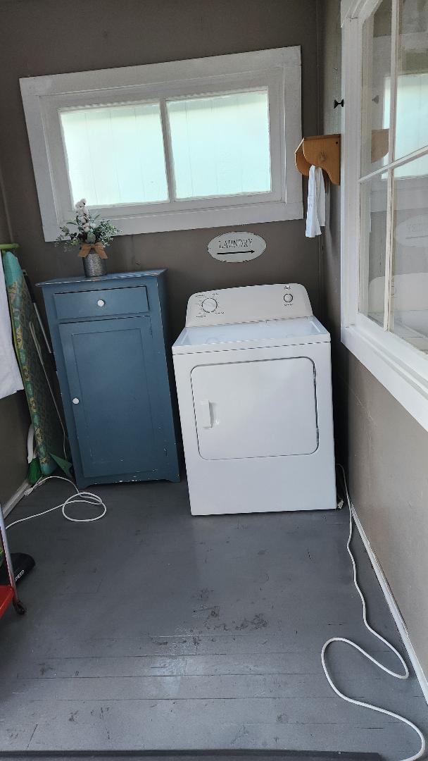 laundry room featuring washer / clothes dryer