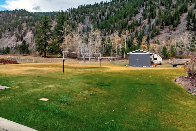 view of yard featuring a shed and a mountain view