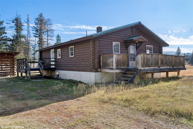 view of front of property featuring a wooden deck