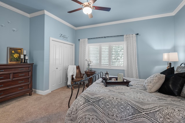 bedroom with carpet flooring, ceiling fan, crown molding, and a closet